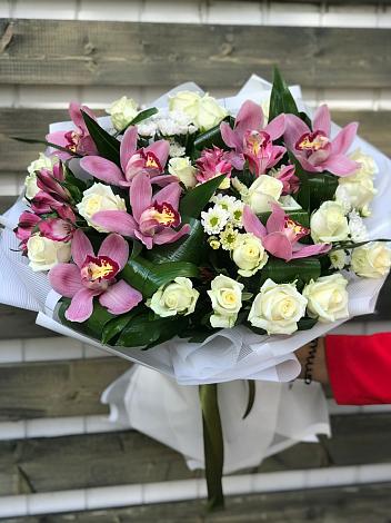 Букет цветов из: Розы и Хризантемы в ЗЯБ Набережные Челны