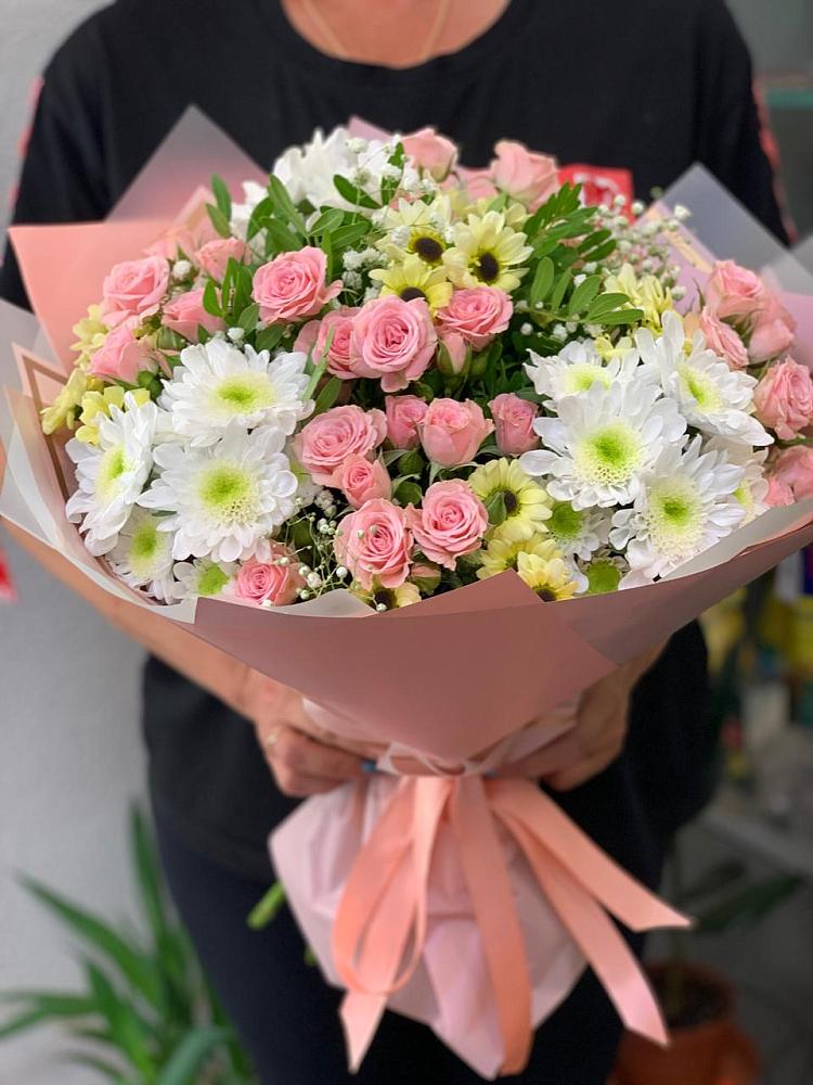 Букет цветов из: Розы и Хризантемы в ЗЯБ Набережные Челны