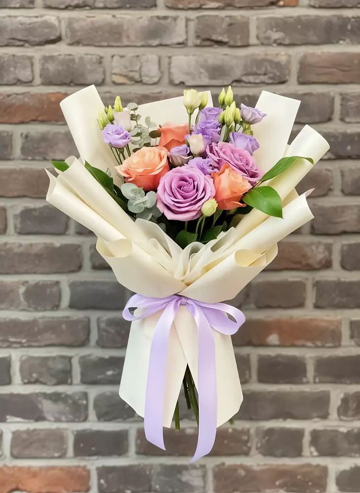 Букет цветов из: Лизиантусы и Розы в ЗЯБ Набережные Челны