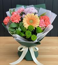 Букет цветов из:  Гвоздики, Розы, Герберы и Хризантемы в ЗЯБ Набережные Челны
