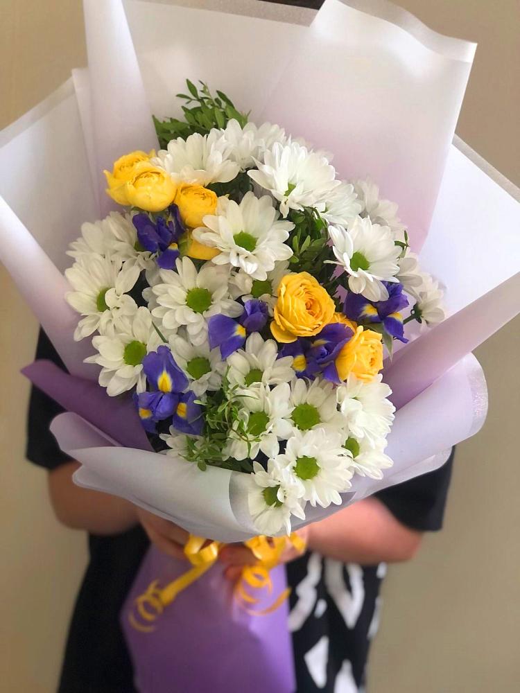 Букет цветов из: Ирисы, Хризантемы и Розы в ЗЯБ Набережные Челны