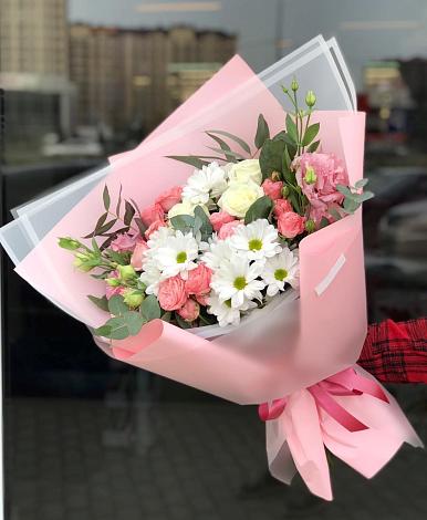 Букет цветов из: Розы, Лизиантусы и Хризантемы в ЗЯБ Набережные Челны
